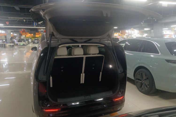 Used Li Auto MEGA 2024 Ultra Model Trunk