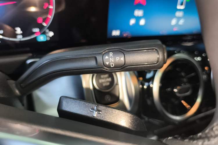 Used Mercedes-Benz GLB 2024 GLB 200 Dynamic Edition Gear Lever