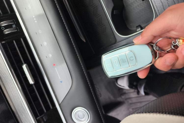 Used Chery Tiggo 8 PRO 2024 Champion Edition 290T Two-Wheel Drive Shining Version 5 Seats Vehicle Key