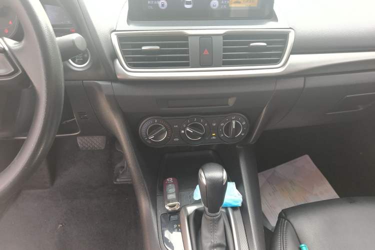 Used Mazda 3 Axela 2017 Sedan 1.5L Automatic Comfort Model Emission Standard China V
