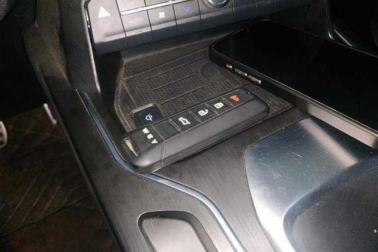 Used Wey VV6 2018 2.0T Two-Wheel-Drive Ultra-Luxury Version China V Standard