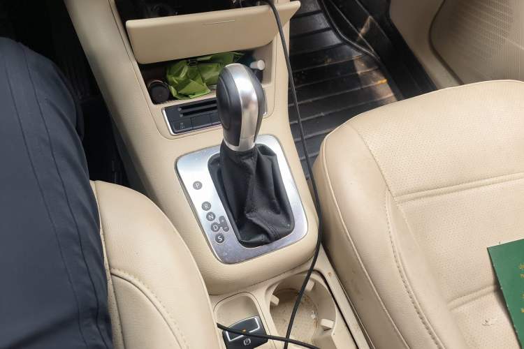 Used Volkswagen Tiguan 2015 1.8TSI Automatic Two-Wheel Drive Comfort Edition Gear Lever