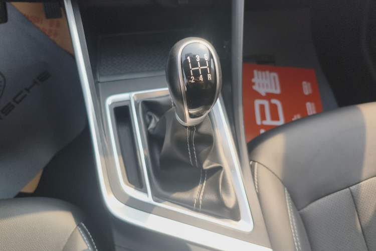 Used Geely Auto Vision X3 2019 Upgraded Model 1.5L Manual Elite Version
