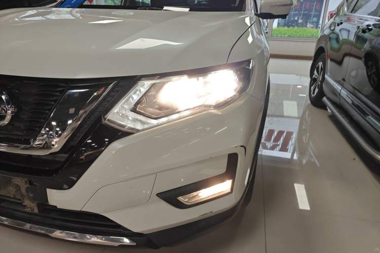 Used Nissan X-Trail 2017 2.5L CVT Luxury Edition 4WD Left Front Headlight
