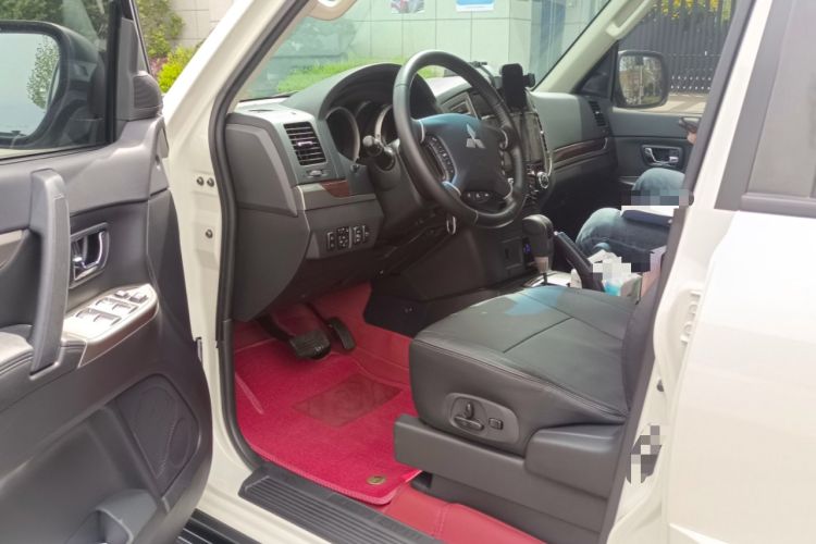 Used Mitsubishi Pajero 