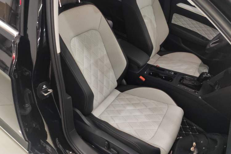 Used Volkswagen Magotan 2025 Revised Version Zhongxiang Edition 330TSI DSG Luxury Trim