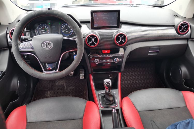 Used BAIC Senova X25 2015 1.5L Manual Elite Edition Center Console