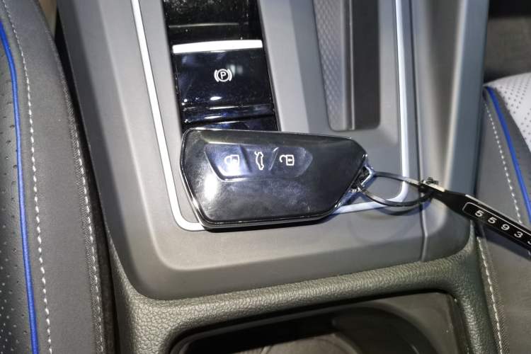 Used Volkswagen Golf 2025 300TSI R-Line
