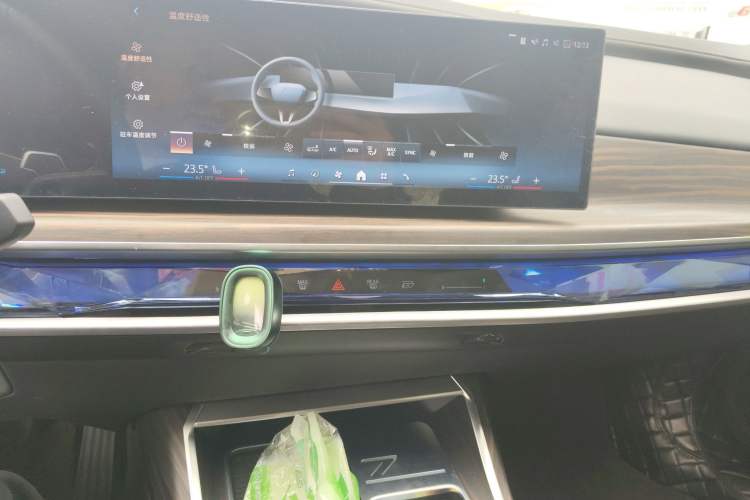 Used BMW 7 Series 2023 735Li Luxury Package Audio And AC Panel