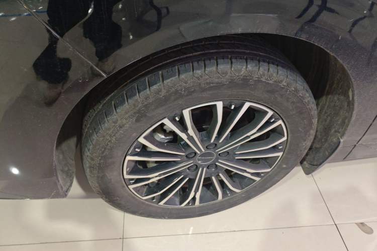 Used FORTHING Xinghai V9 2024 1.5TD 200km Chinese Knot Series Premium Edition