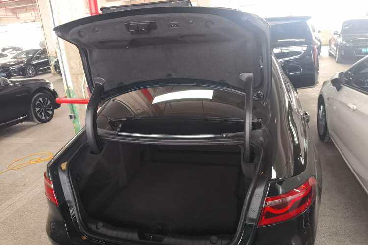 Used Jaguar XFL 2022 XFL 2.0T P250 Two-Wheel-Drive Prestige Luxury Edition Trunk