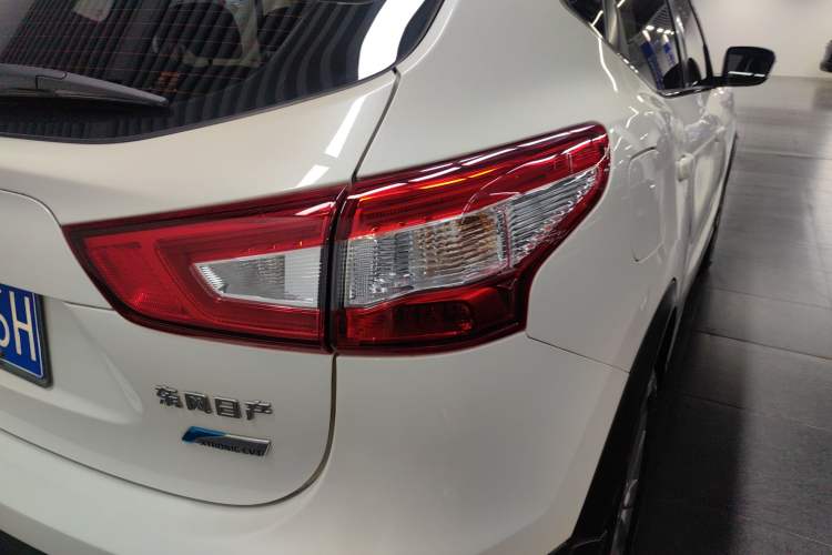 Used Nissan Qashqai 2016 2.0L CVT Elite Edition Exterior 3