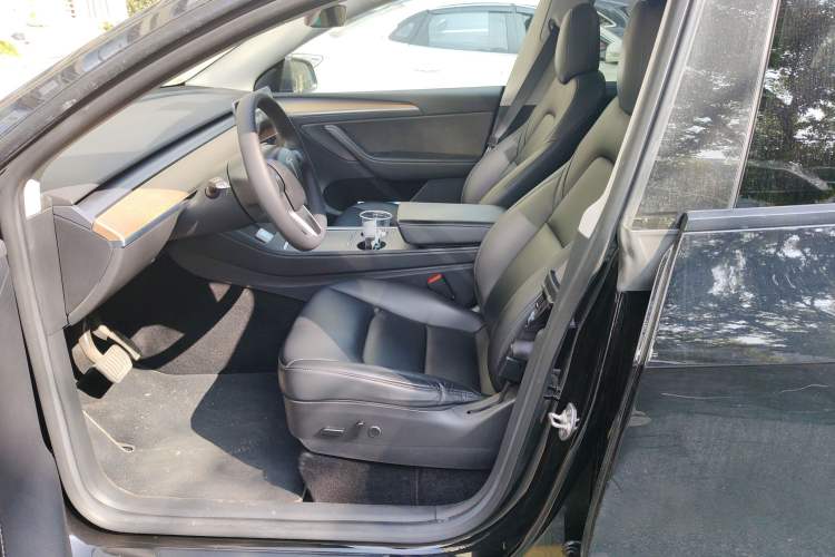 Used Tesla Model Y 2022 Rear-Wheel-Drive Version
