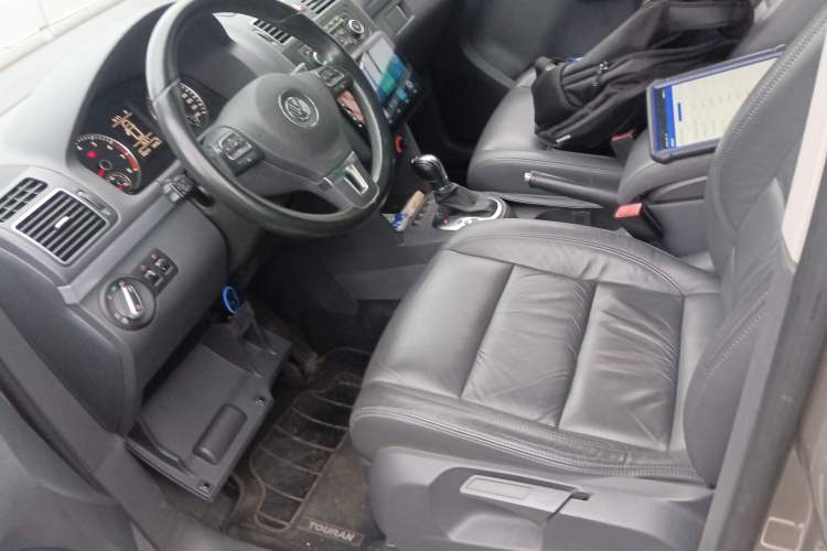 Used Volkswagen Touran 2015 1.4T DSG Luxury Edition 5-Seater Left Front Seat