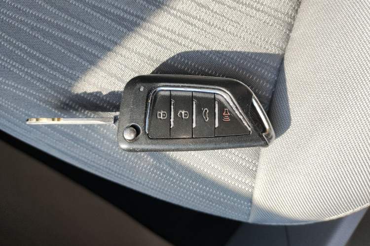 Used Hyundai Verna (older generation) 2016 1.4L Automatic Smart GLS Vehicle Key