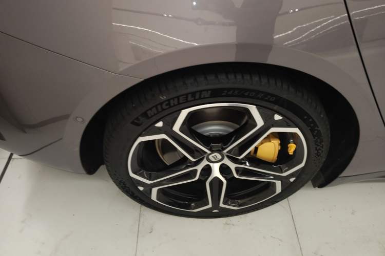 Used Xiaomi Auto SU7 2024 Rear-Drive Long-Range Intelligent Driving Version
