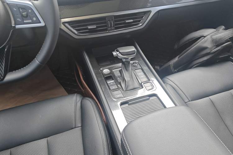 Used BYD Tang 2019 2.0T Automatic SmartConnect Luxury Version 5 Seats China VI Standard
