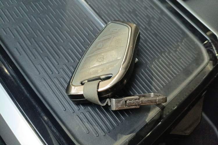 Used SAIC MAXUS G70 2024 2.0T Automatic Luxury Edition 7 Seats Vehicle Key