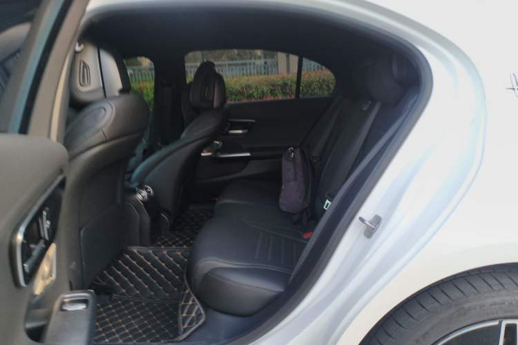 Used Mercedes-Benz C-Class 2024 Facelifted C-Class 260 L Night Edition Sports Version Left Rear Seat