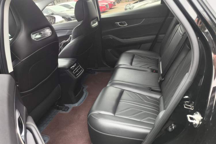 Used CHANGAN UNI-K 2024 2.0T Two-Wheel Drive YueShang Trim
