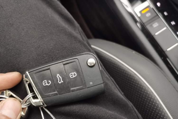 Used Volkswagen Tiguan L 2023 380TSI Automatic All-Wheel Drive R-Line Enhanced 7-Seater Vehicle Key