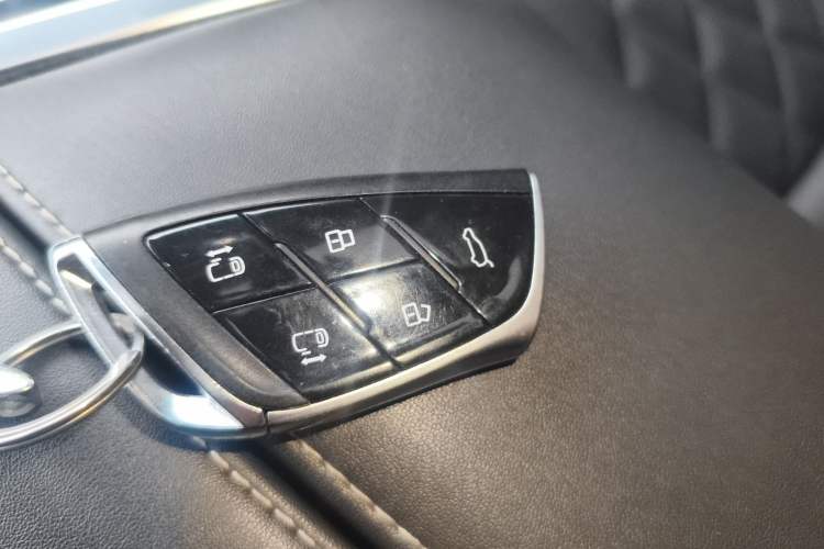 Used SAIC MAXUS G90 2022 2.0T Galaxy Seven-Seater Version
