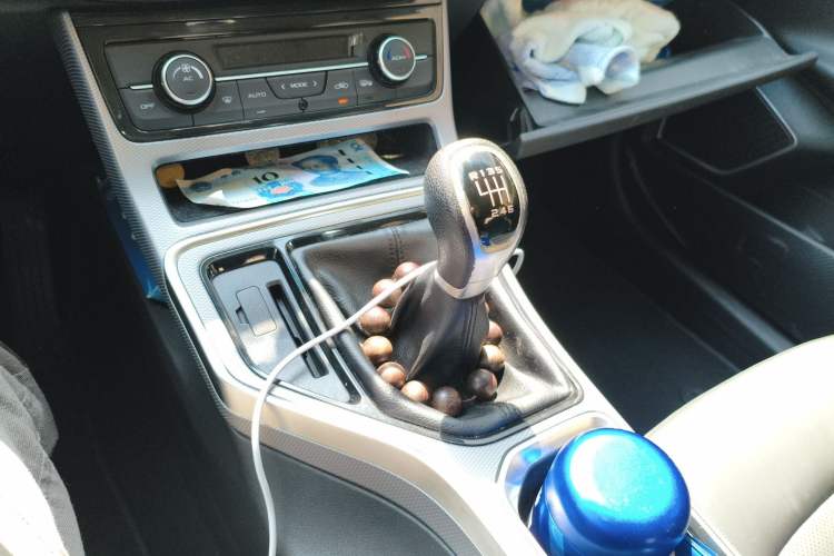 Used Geely Auto Emgrand GL 2018 1.4T Manual Elite Smart Connectivity Version Gear Lever