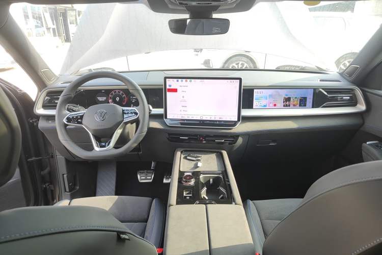 Used Volkswagen Teramont 2025 Tiguan Pro 450TSI Four-Wheel Drive Summit Edition
