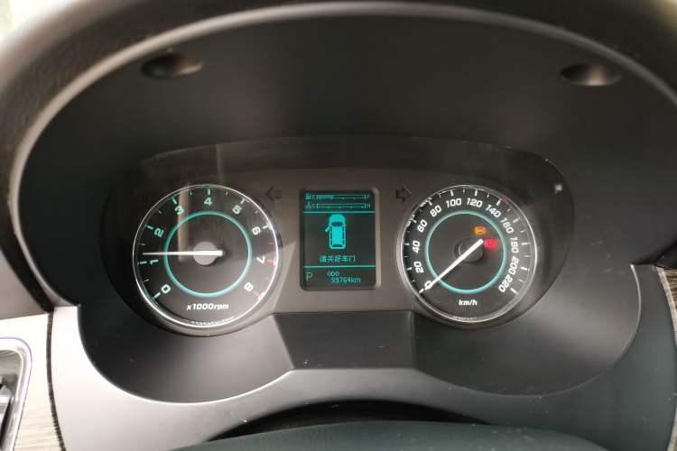 Used JAC Refine M5 2013 2.0T Gasoline Automatic Business Edition
