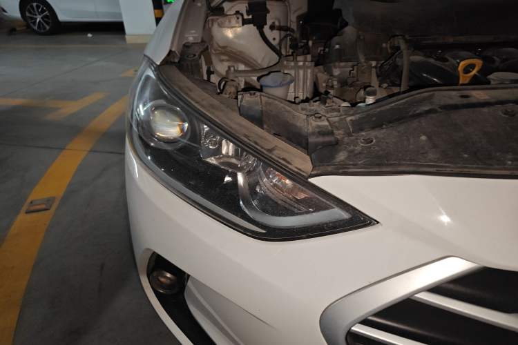 Used Hyundai Elantra (6th Generation / Lingdong) 2016 1.6L Manual ZhiXuan·Youth Edition Right Front Headlight