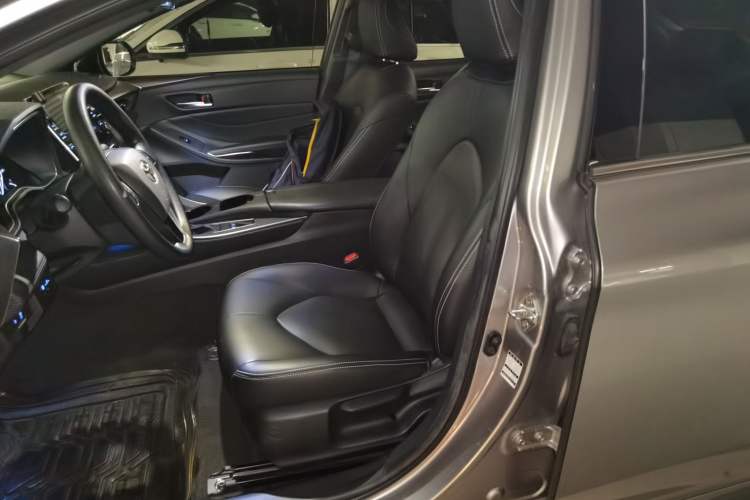 Used Toyota Avalon 2019 2.0L Ambition Edition China VI