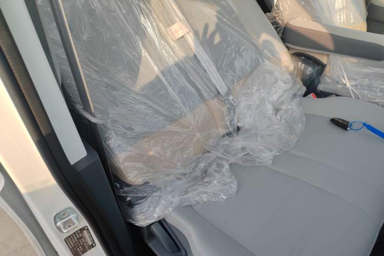 Used SAIC MAXUS Dana V1 2024 V1 Long Wheelbase High-Roof Multi-Function Version (62 kWh)