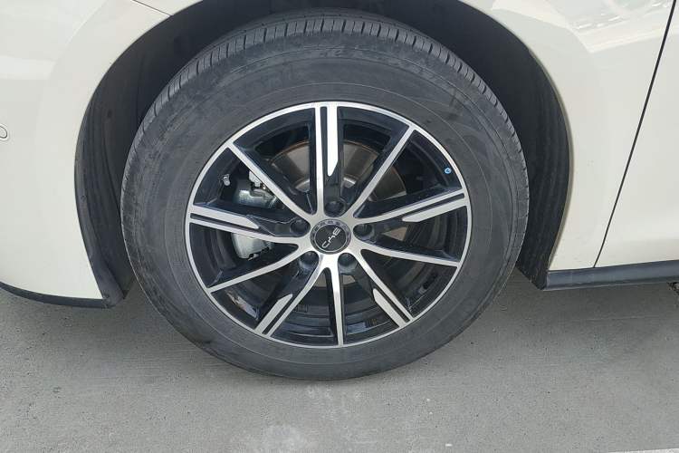 Used BYD Seal 06 New Energy 2025 DM-i Smart Drive 120KM Deluxe Model Left Front Wheel Hub