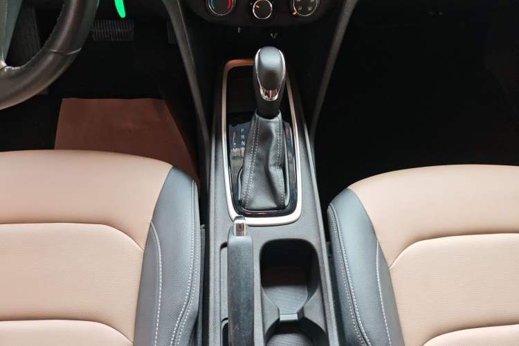 Used Chevrolet Monza 2022 320 Automatic Enjoyment Sunroof Version Gear Lever