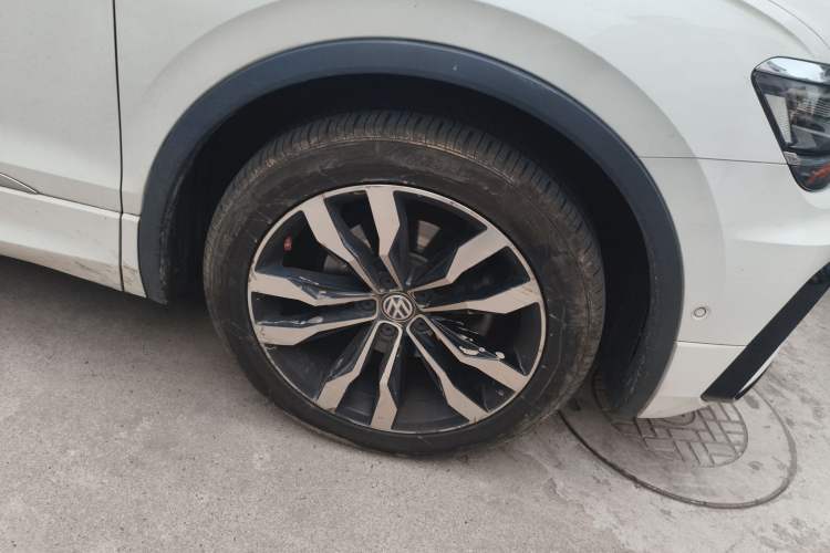 Used Volkswagen Tiguan L 2020 330TSI Automatic Two-Wheel Drive R-Line Flagship Version China VI Standard