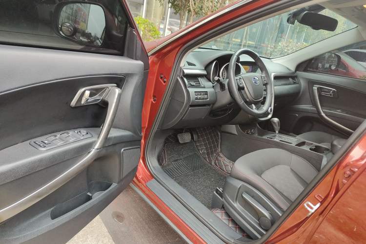 Used Bestune X80 2016 2.0L automatic Comfort trim level