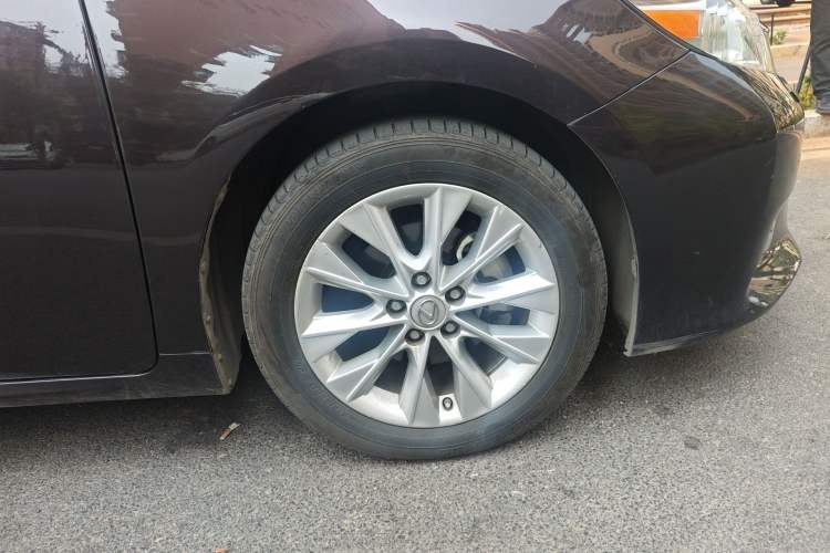 Used Lexus ES 2013 300h Elite Edition