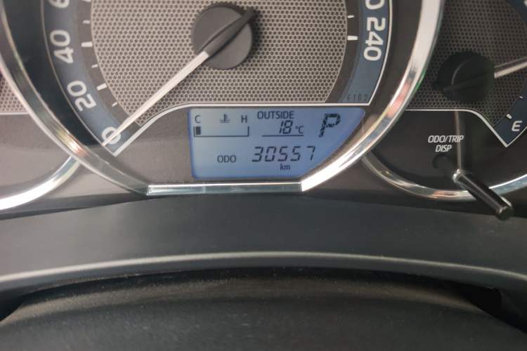 Used Toyota Corolla 2014 1.6L CVT GL Odometer Close Up