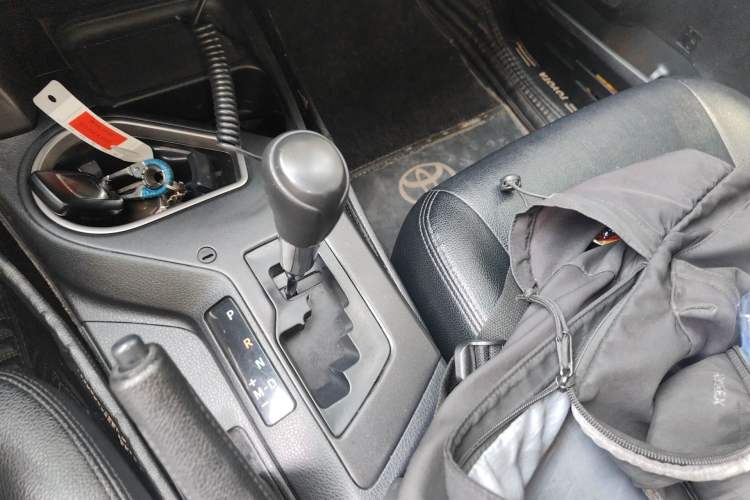 Used Toyota RAV4 2019 2.0L CVT Two-Wheel Drive Comfort Edition China VI Standard Gear Lever