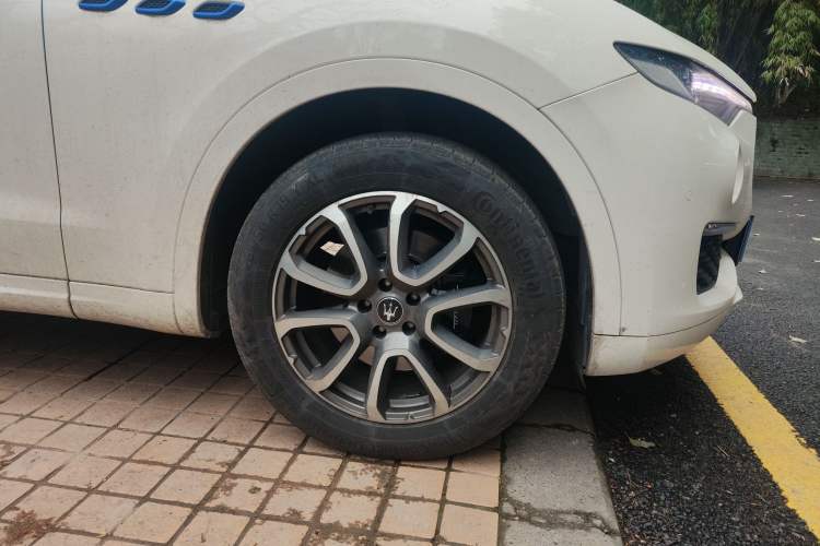 Used Maserati Levante 2022 2.0T GT Sharp Edition Right Front Wheel Hub