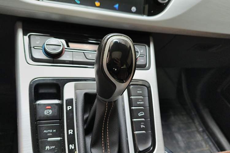 Used Geely Auto Emgrand X7 Sport 2016 1.8TD Automatic ZhiZun Version
