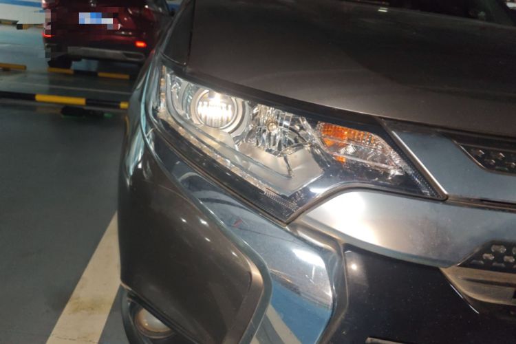 Used Mitsubishi Outlander 2019 2.0L Two-Wheel Drive Comfort Edition 7 Seats China V Emission Standard