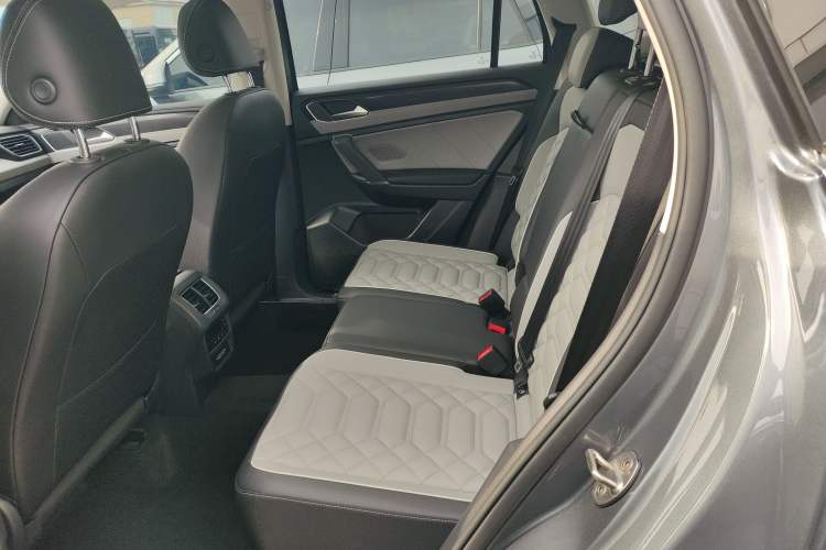 Used Volkswagen Tayron 2023 300TSI Two-Wheel-Drive Luxury Plus Advanced Edition Left Rear Seat