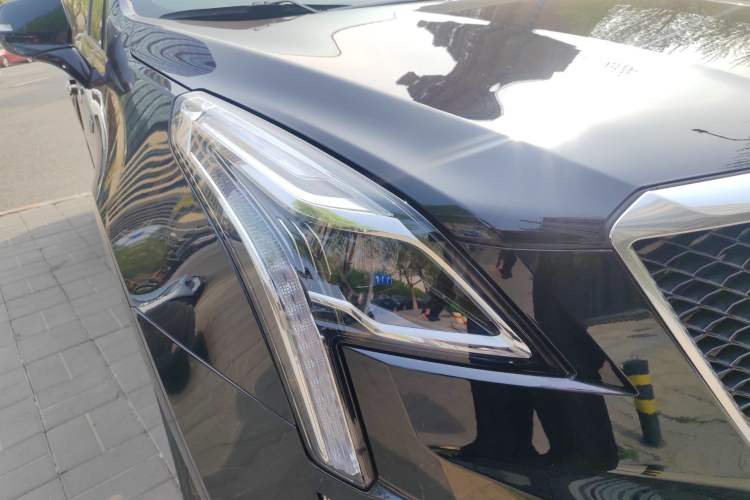 Used Cadillac XT5 2020 Updated Version 28T All-Wheel Drive Leading Sporty Type Right Front Headlight