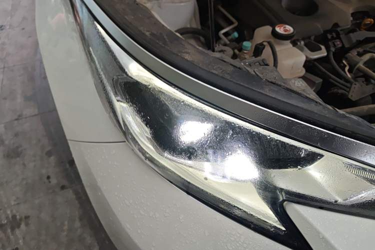 Used Toyota SIENNA 2021 2.5L Hybrid Luxury Edition Right Front Headlight