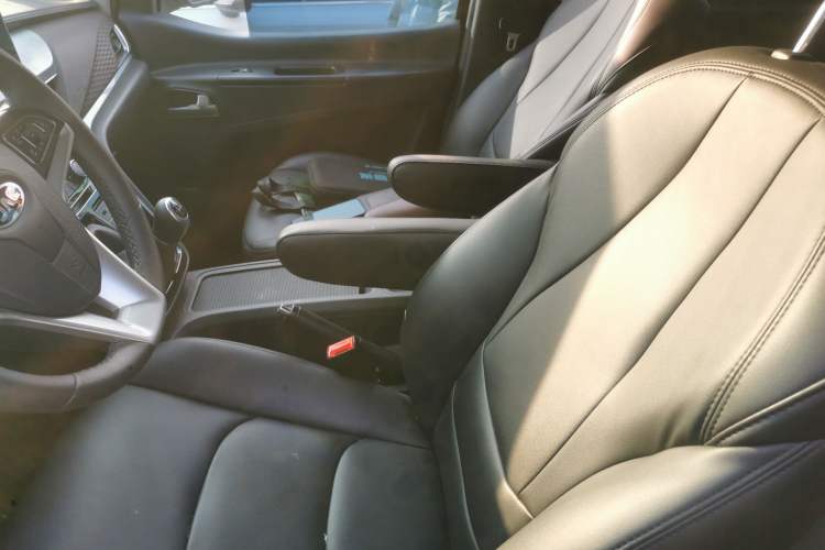 Used JAC Refine M3 2022 1.8L 7-seat Standard Edition
