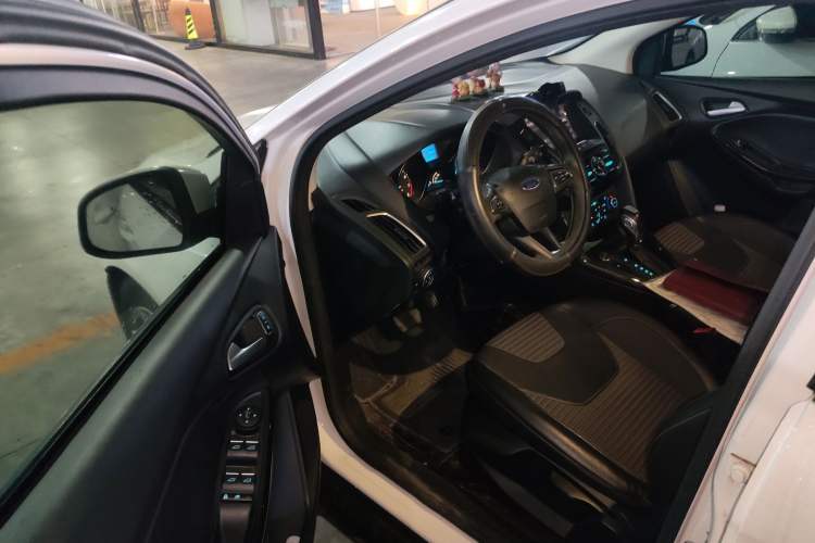 Used Ford Focus 2017 Sedan EcoBoost 125 Automatic Supreme Style SmartDrive Edition
