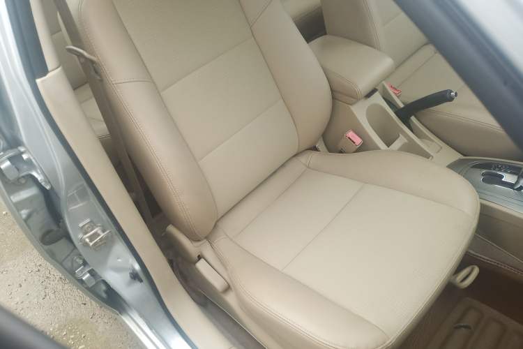 Used Buick Excelle 2013 1.5L Automatic Classic Model Right Front Seat
