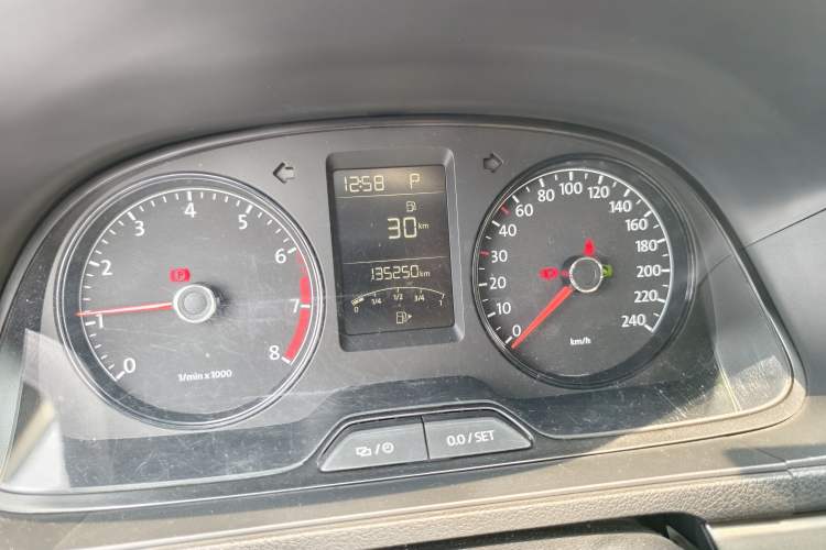 Used Volkswagen Lavida 2013 Revised Classic 1.6L Automatic Fashion Edition Instrument Cluster
