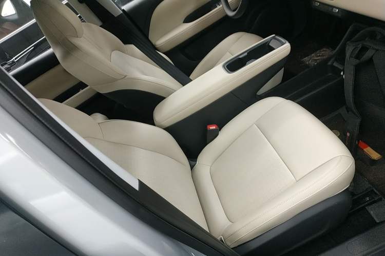 Used Wuling Bingo PLUS 2024 401 km Range 5-Seater Version Right Front Seat